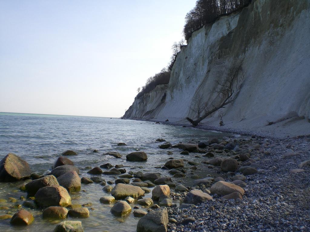 Ferienwohnung In Sassnitz Ruegen Naehe Weltnaturerbe Kreidekueste エクステリア 写真